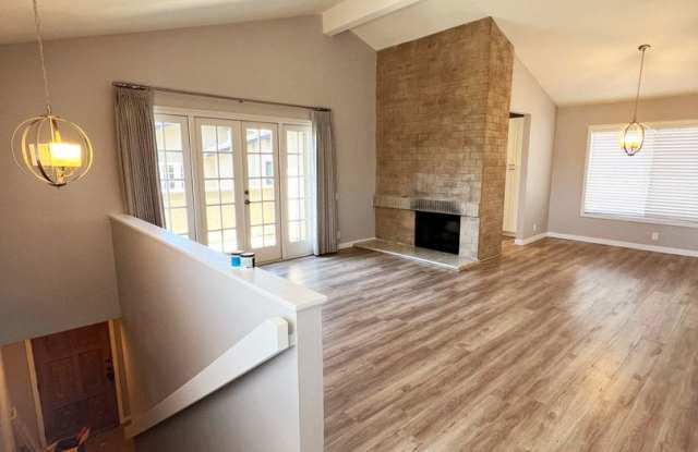 2 Bed/2 Bath Completely Remodeled Townhome for Rent @ Park Place Estates! - 6095 Cumulus Lane, San Diego, CA 92110
