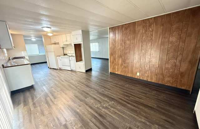 3bd/2ba Home with a Large Yard - Near Randall Park!