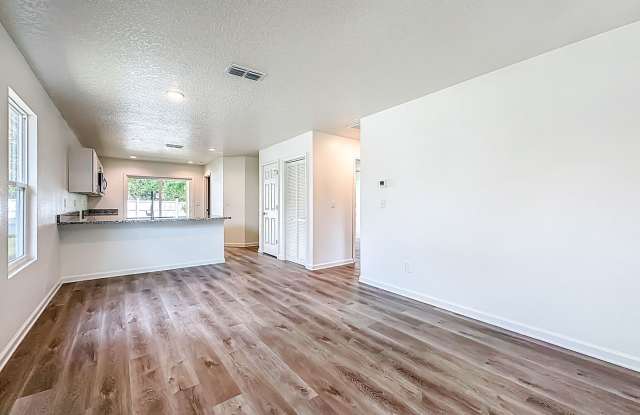 2025 NEW Built 3 BR 2 BA homew convenient to downtown St Augustine