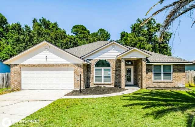 698 Charles Pinckney Street - 698 Charles Pinckney Street, Lakeside, FL 32073