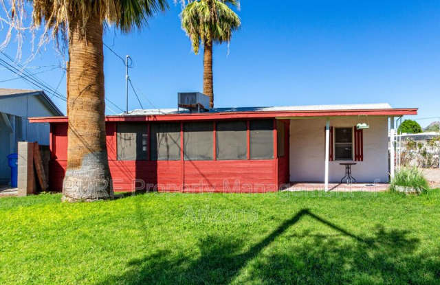 Photo of 912 E Montebello Ave