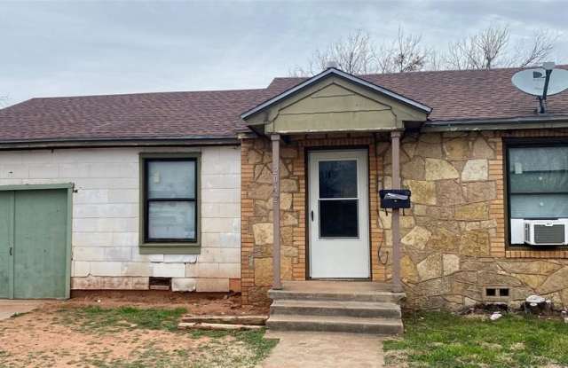 2042 N 14th Street - 2042 North 14th Street, Abilene, TX 79603