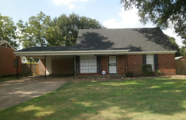 4910 Cloister - 4910 Cloister Ave, Memphis, TN 38118