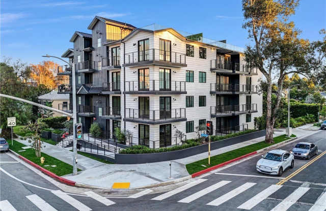 10352 Riverside Drive