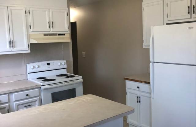 Cute 3 bedroom and 2 bathroom duplex