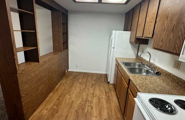 1015 W. Bell St. Apt 17