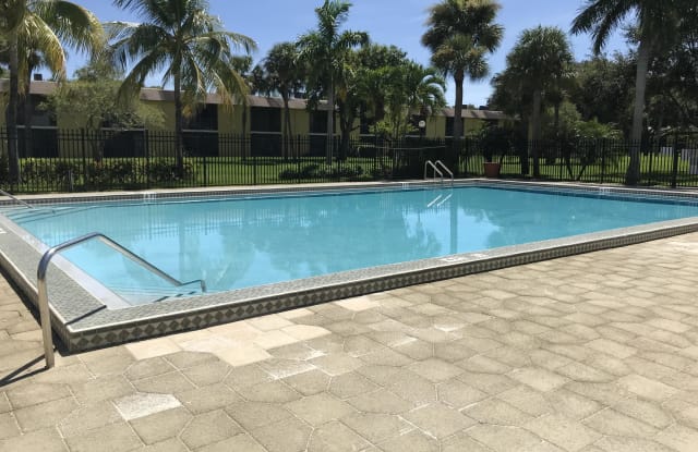 1405 Meadows Circle W - 1405 Meadows Circle, Boynton Beach, FL 33436