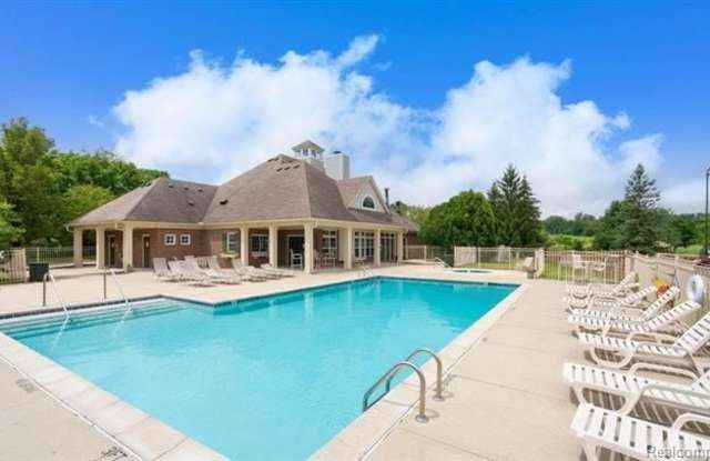 12101 PINEHURST Lane