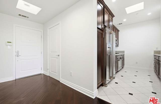 4424 Whitsett Ave unit: 309