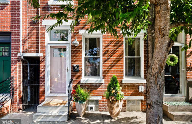 1341 E PALMER STREET