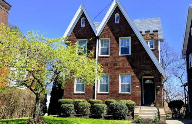 Open & Bright! 3 bedroom duplex