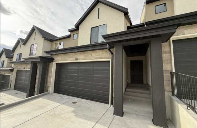 NEW TOWNHOME READY TO MOVE IN! ****$500 dollars off move in funds*****