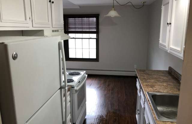 Spacious 2 bedroom in Hopkins!