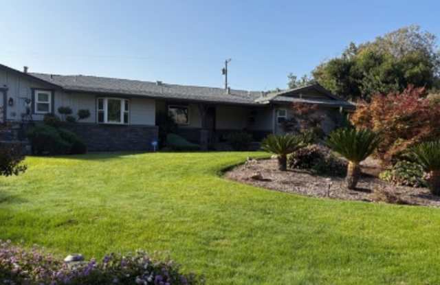 141 West Twain Avenue