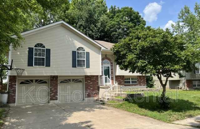 537 NE Summit Dr
