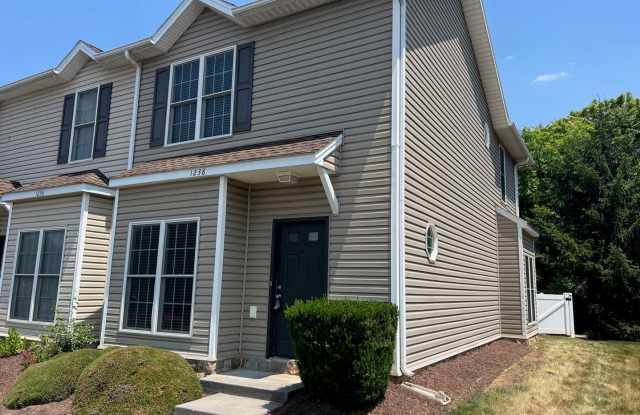 End Unit Towhouse with 2 Suites and Fenced Yard - 1238 Settlers Lane, Harrisonburg, VA 22802