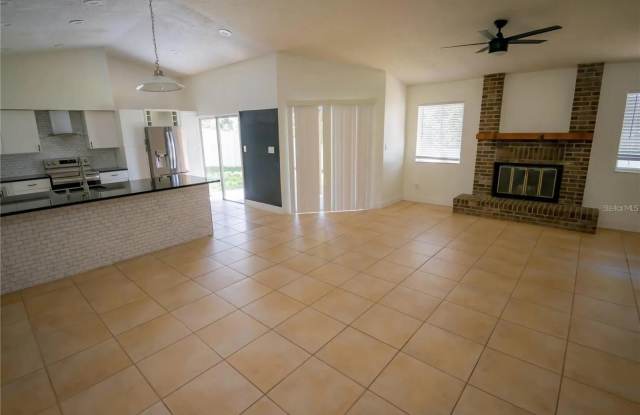 1512 PRAIRIE LAKE BOULEVARD