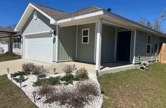 Beautiful 3 Bedroom, 2 Bath Pace Home available !!