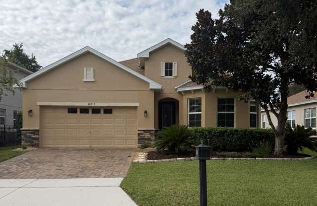 Stunning Waterfront 3-BR Home in Greater Lakes/SawGrass Bay Community of Clermont – Minutes from Disney!