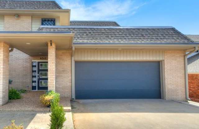 Remodeled - Beautiful Duplex - Great Location - Fully Furnished