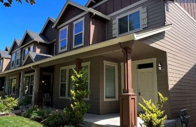 PENDING APPLICATION; End Unit - Hawks Prairie Townhome