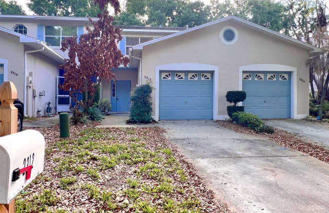 Two-Bedroom Townhome in Winter Haven
