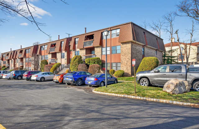 2 bed 2 bath condo in Woodbridge NJ, Commute Friendly