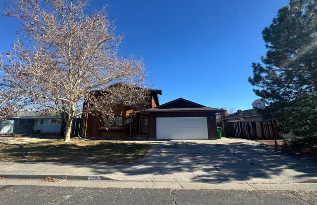Photo of Spacious 5 Bedroom Home in NW Reno