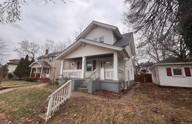 **Available Now** **Deposit Special $500** 38 Knecht 2BR/1BA (Dayton)