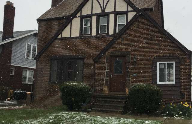 17501 Harland Avenue