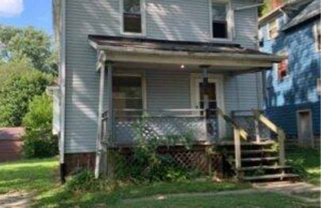 945 Clark St