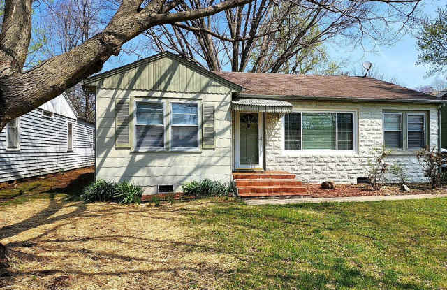 Photo of Charming Bunglow in Delaware Neighborhood Close To MSU  Mercy Hospital