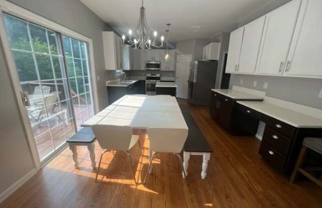 Photo of Room for Rent in 6 Bedroom House at 2119 Abby Knoll Dr