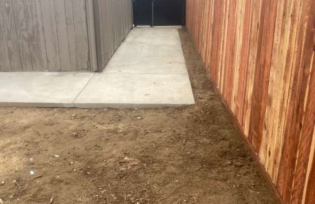 319 W Los Angeles Ave