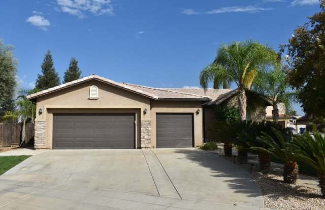 6760 West Kadota Avenue