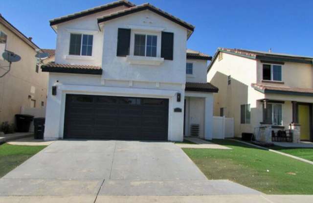 320 Camino De La Luna