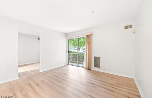 3 Crestview Ln