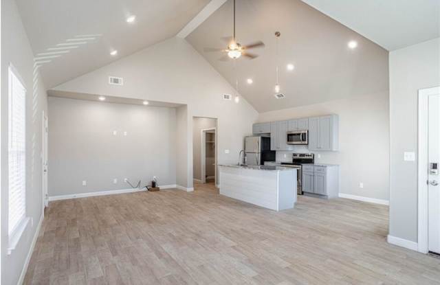 810 Valley Oaks Ln