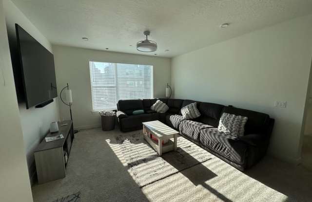 5452 W Cardinal Park Rd