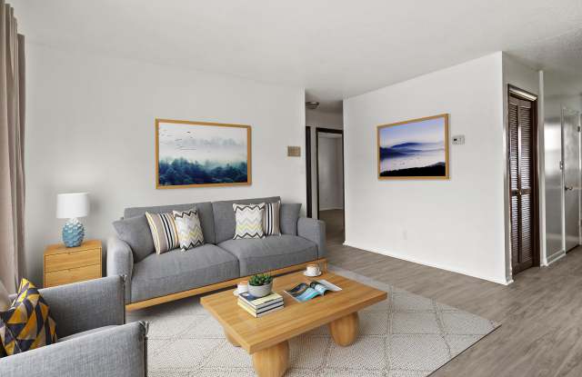 Photo of 2317 S Marsh Ave