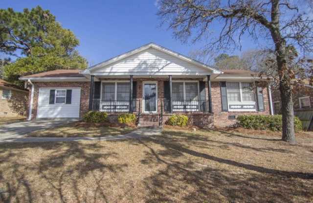 305 Shoreditch Drive