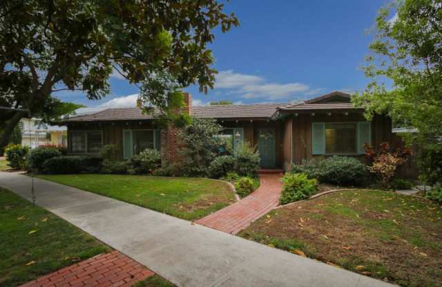 1045 Adella Ave