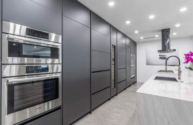 Photo of 1331 97th St