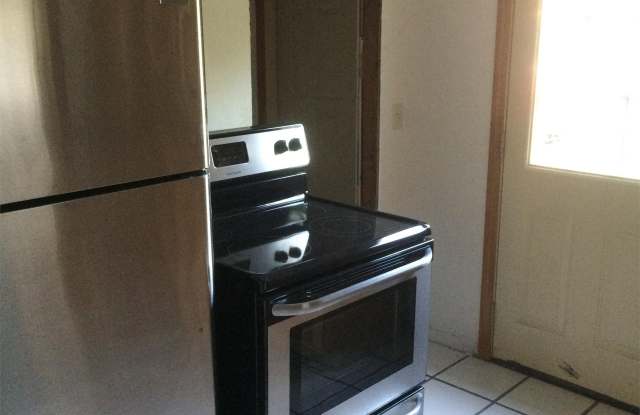 909 Lakeside Avenue - 1