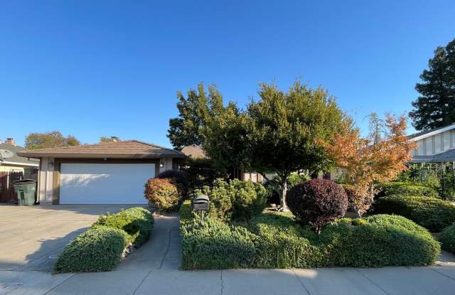 Recently Refreshed 4 bedroom, 2 bath Natomas Home