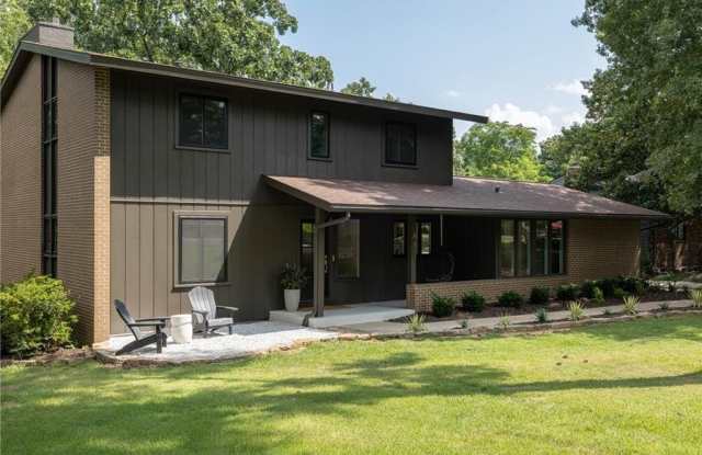 884  N Shrewsbury  LN