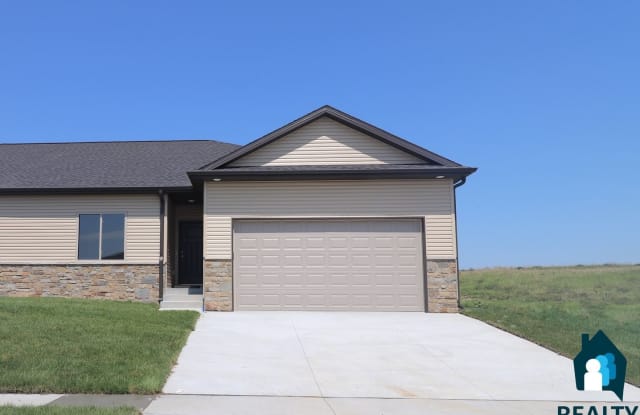 7146 NW 18th - 7146 NW 18th St, Lincoln, NE 68521