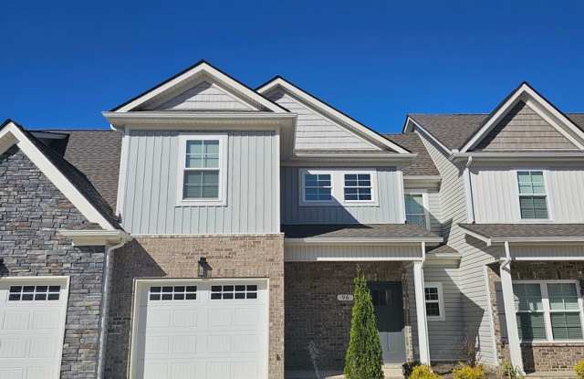 LUXURY TOWNHOME IN THE CENTER OF MANCHESTER!