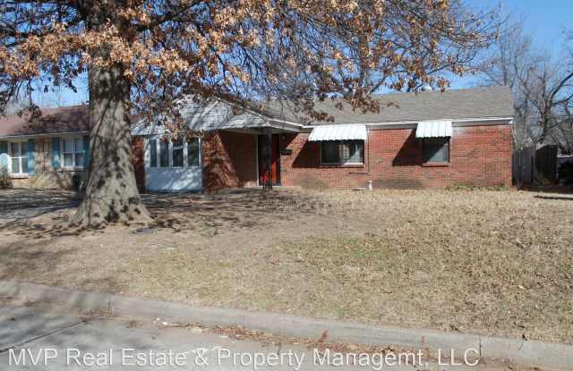 309 E Kerr Dr - 309 East Kerr Drive, Midwest City, OK 73110