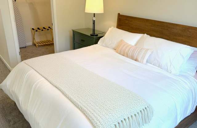 Move‑In Ready 1‑Bedroom – Furnished, Utilities Included | Leavenworth Lofts